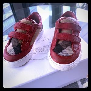 Authentic unisex Burberry toddlers sneakers